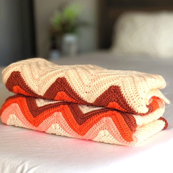 Twin Chevron Peach/Burgundy/Orange Blanket - Picture 2 of 3